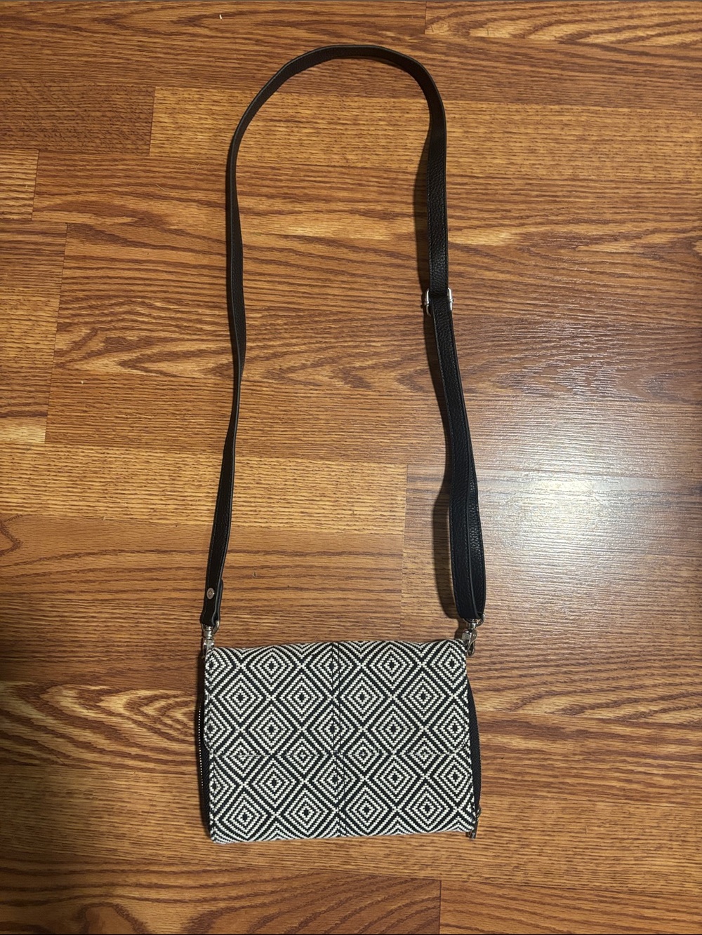 thirty-one Jewell Black and White Diamond Pattern Crossbody Bag